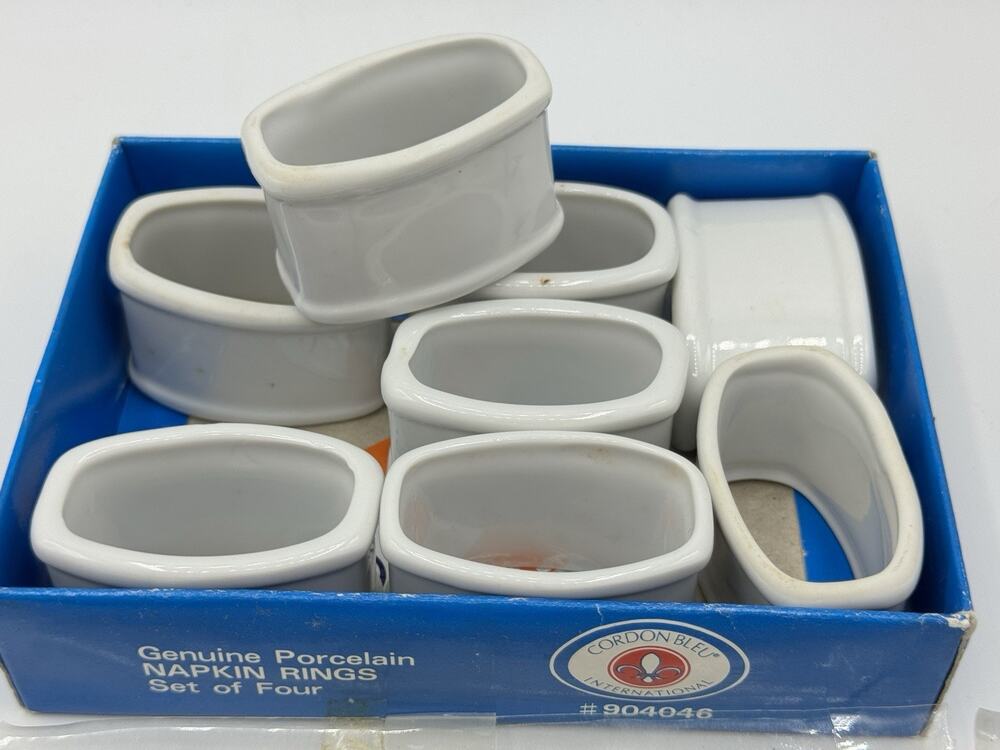 SET OF 8 VINTAGE CORDON BLEU WHITE PORCELAIN NAPKIN RINGS ORIGINAL BOX